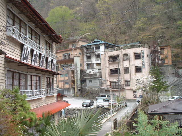 �����N�i�̉����U���߂����E�L�����ɓX