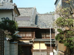 �����N�i�̉����U���߂����E�L�����ɓX