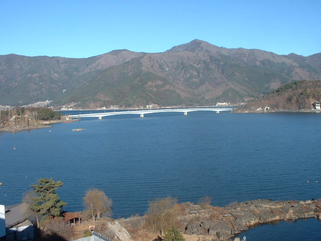 �����N�i�̉����U���߂����E�L�����ɓX