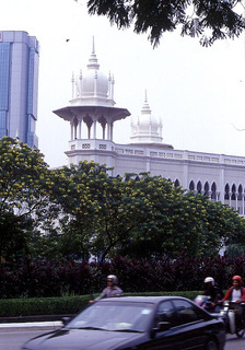 �����N�i�̉����U���߂����E�L�����ɓX