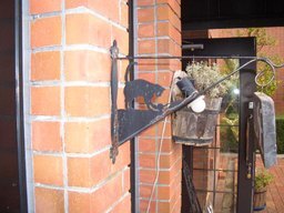 �����N�i�̉����U���߂����E�L�����ɓX