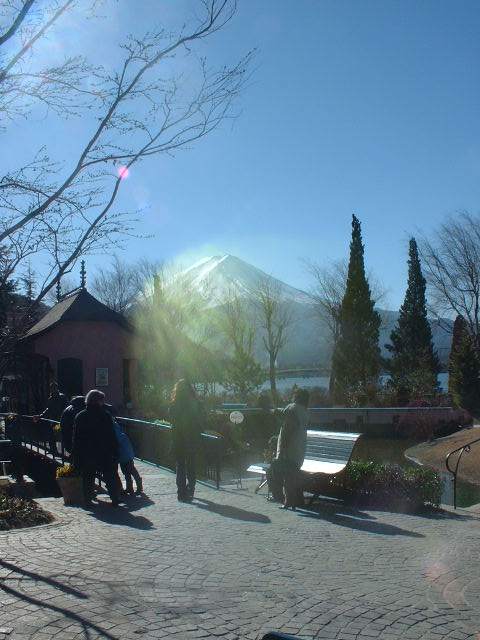 �����N�i�̉����U���߂����E�L�����ɓX