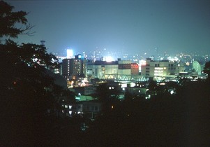 �����N�i�̉����U���߂����E�L�����ɓX