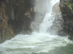 �����N�i�̉����U���߂����E�L�����ɓX