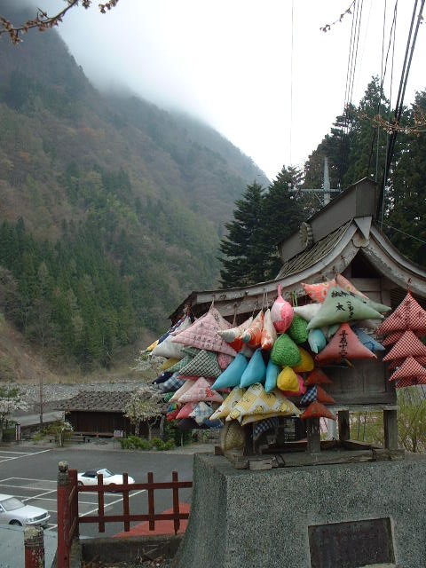 �����N�i�̉����U���߂����E�L�����ɓX